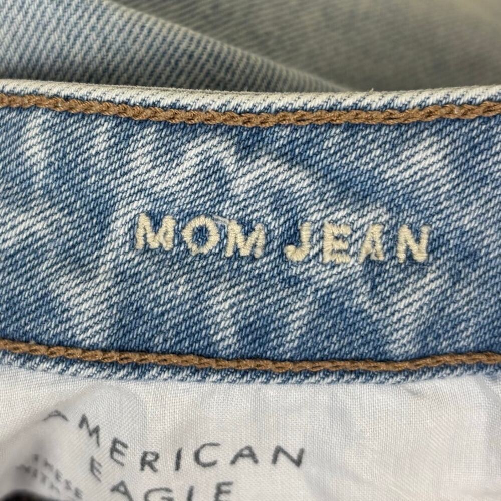 American Eagle Strigid Mom Jeans Women's Size 2 in Blue Breeze - Picture 7 of 12